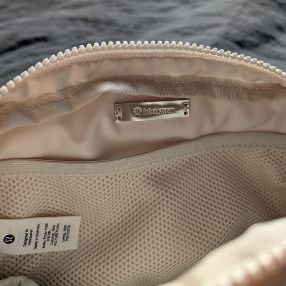 LIKE NEW Lululemon Everywhere Belt Bag 1L (White Opal) - Picture 5 of 5